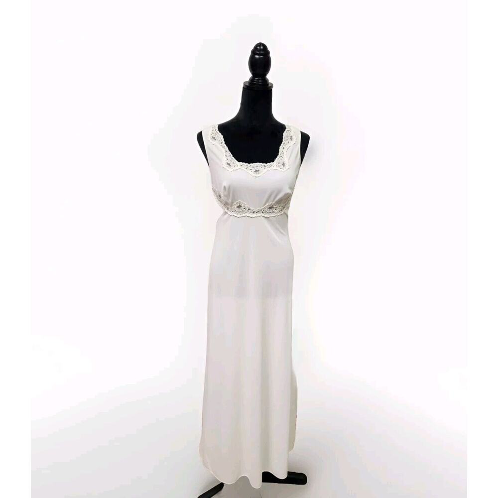 VINTAGE GILEAD IVORY Nylon & Lace NIGHTGOWN STYLE #6088 Size Medium